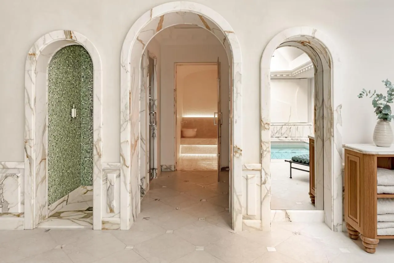 Saint Hotel 5*