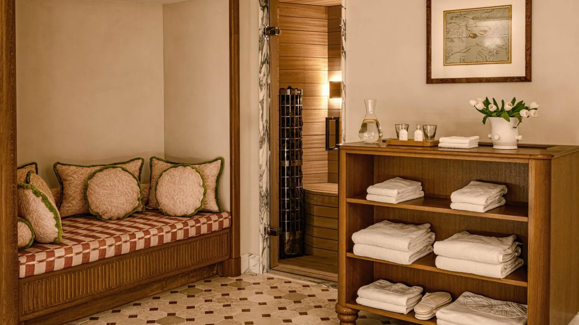 Saint Hotel 5*