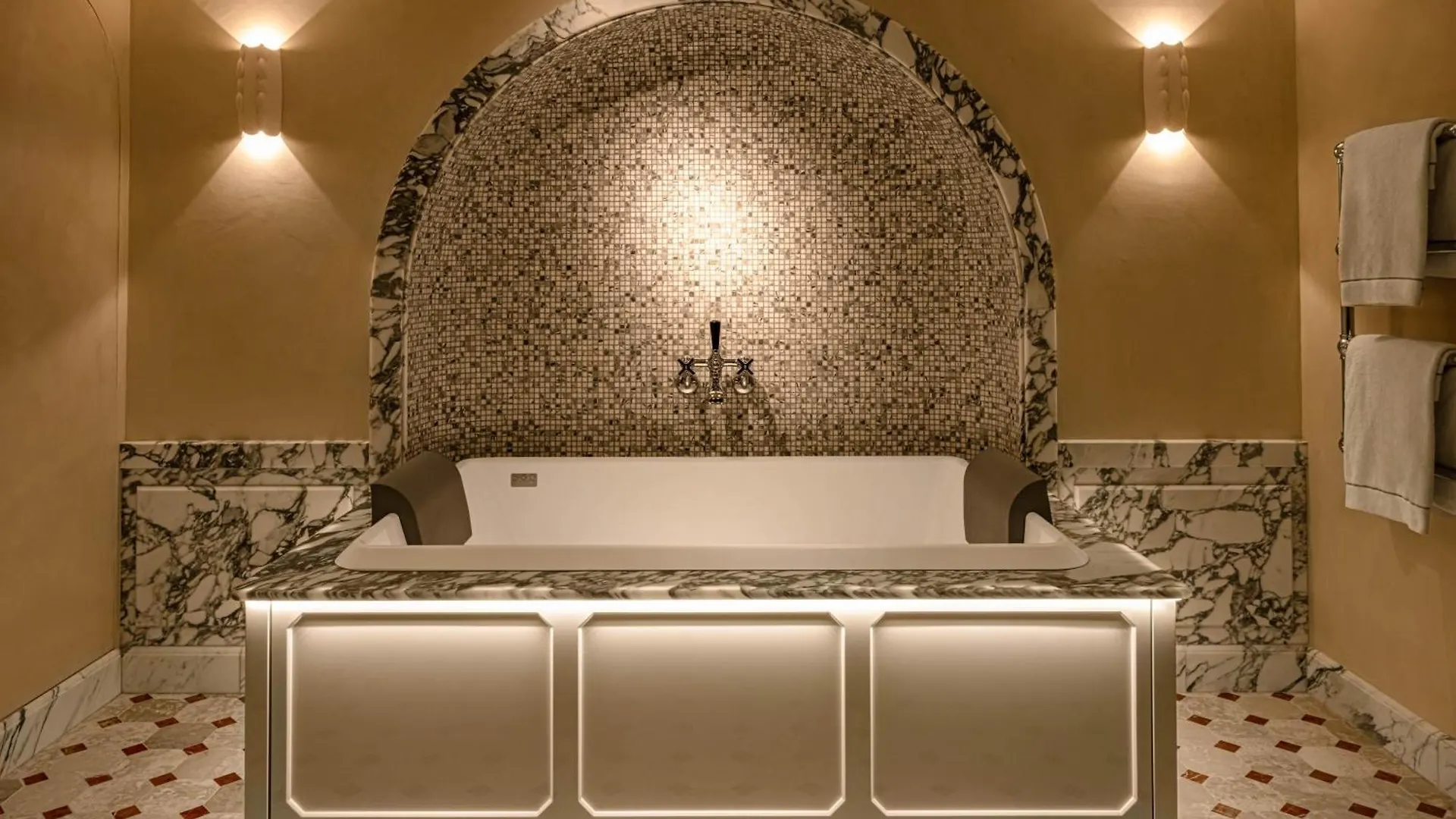 Saint Hotel